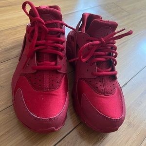 Nike huarache red